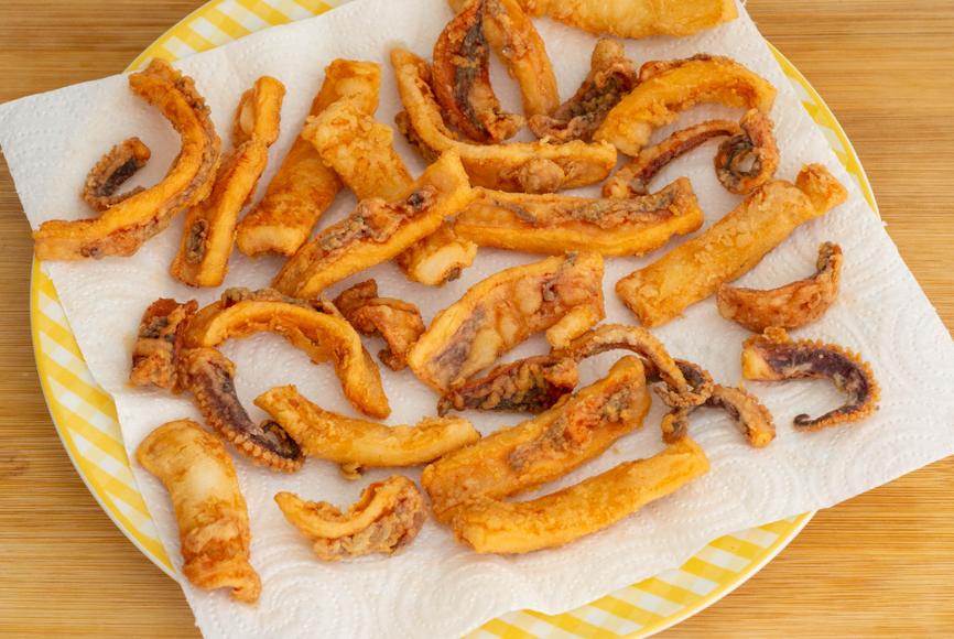 Rabas de calamar al estilo cántabro, la fritura que se sirve al momento