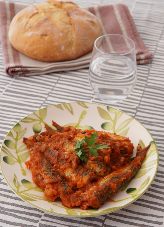 Sardinas con tomate, una receta fácil para disfrutar del pescado azul