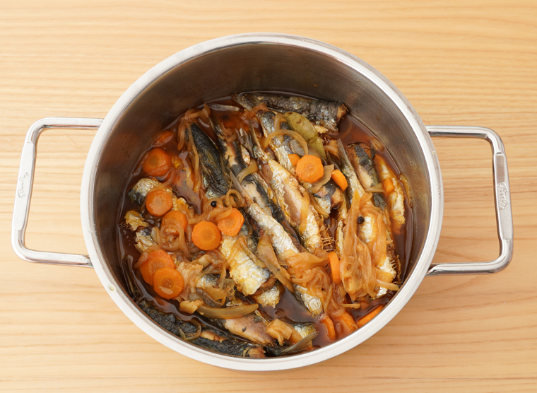 Sardinas en escabeche, una receta clásica para preparar con antelación