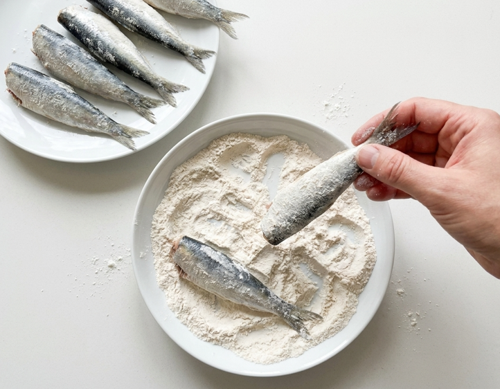 Sardinas fritas, el pescado de verano que no espera en la cocina