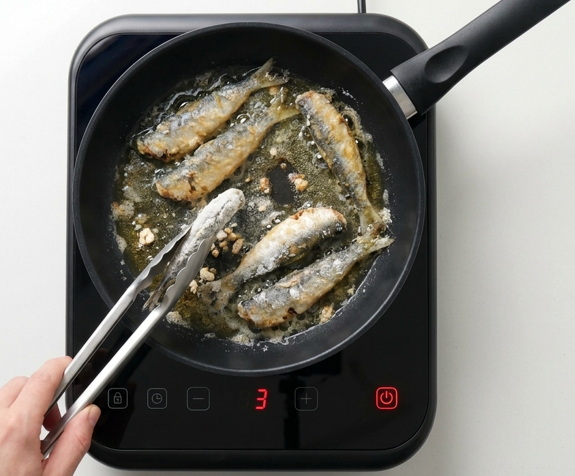 Sardinas fritas, el pescado de verano que no espera en la cocina