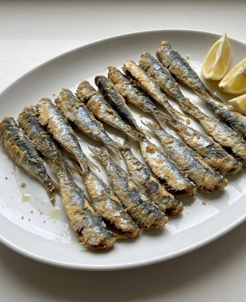 Sardinas fritas, el pescado de verano que no espera en la cocina