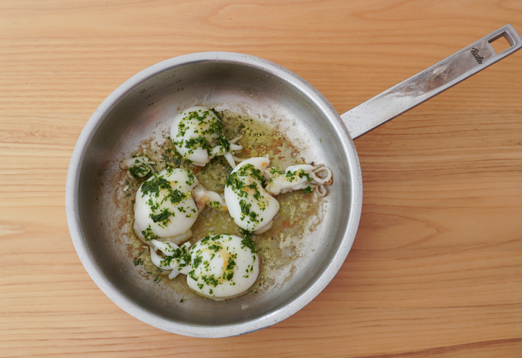 Sepionet a la plancha con ajo y perejil. Receta mediterránea fácil y rápida