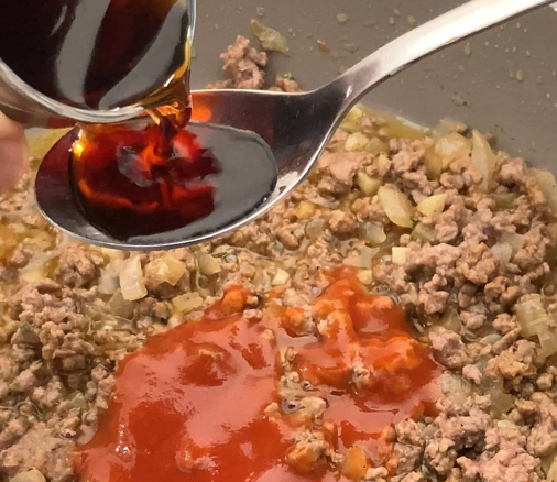 Taco rice. Receta japonesa fácil con arroz, carne picada y sabor tex-mex