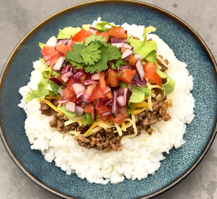 Taco rice. Receta japonesa fácil con arroz, carne picada y sabor tex-mex