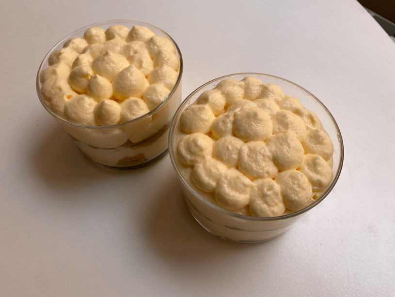 Tiramisú de té matcha. Receta fácil, cremosa y con un toque diferente