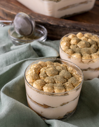 Tiramisú de té matcha. Receta fácil, cremosa y con un toque diferente