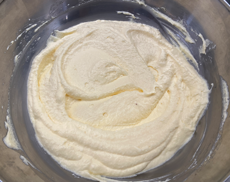 Tiramisú de té matcha. Receta fácil, cremosa y con un toque diferente