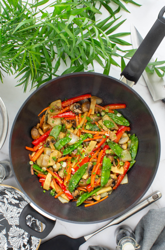 Wok de verduras crujientes. Receta fácil, sana y rápida, lo tiene todo