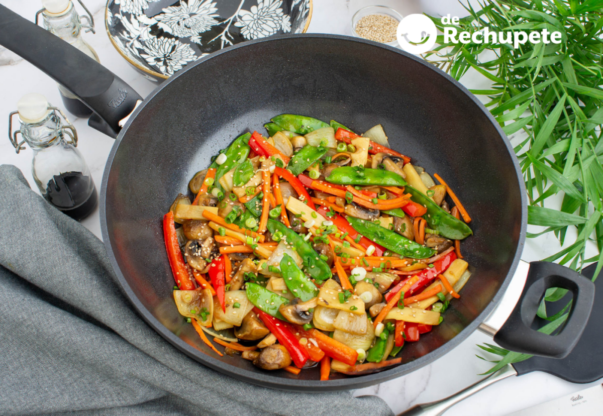 Wok de verduras crujientes. Receta fácil, sana y rápida, lo tiene todo