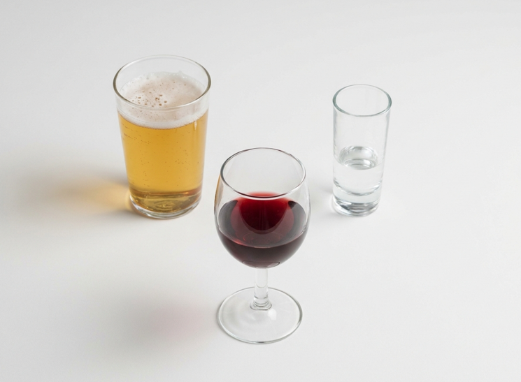 Alcohol y salud: qué riesgos tiene y por qué no existe un consumo completamente seguro