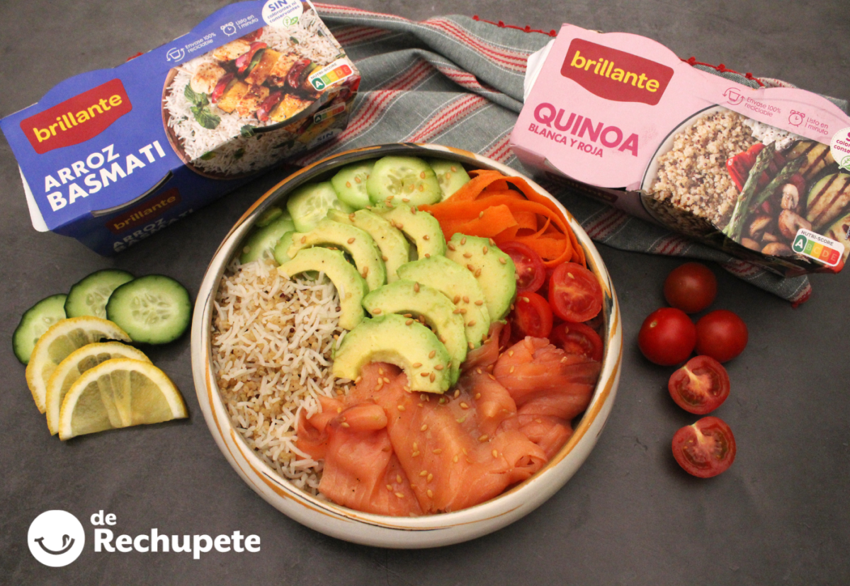 Buddha bowl de salmón ahumado con arroz basmati y quinoa. Receta fácil y saludable