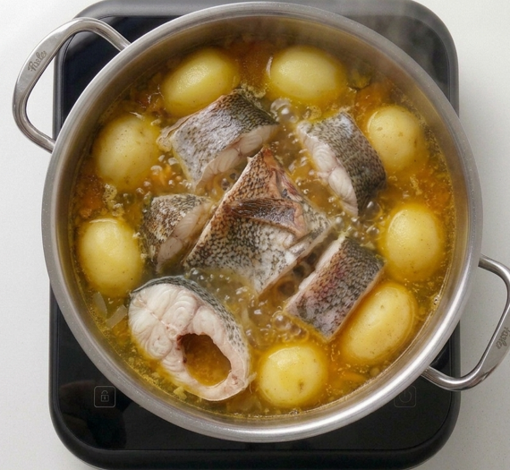 Bullit de peix ibicenco, con alioli y arroz caldoso en dos vuelcos