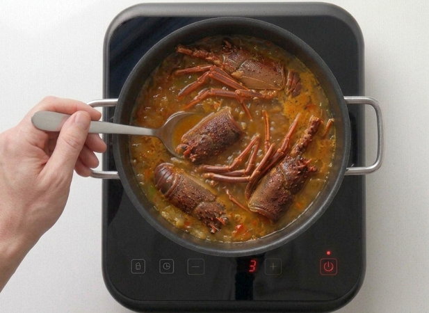 Caldereta de langosta menorquina, la receta tradicional de Fornells