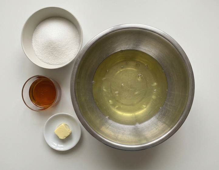Canónigo lebaniego, merengue caramelizado al horno sobre natillas