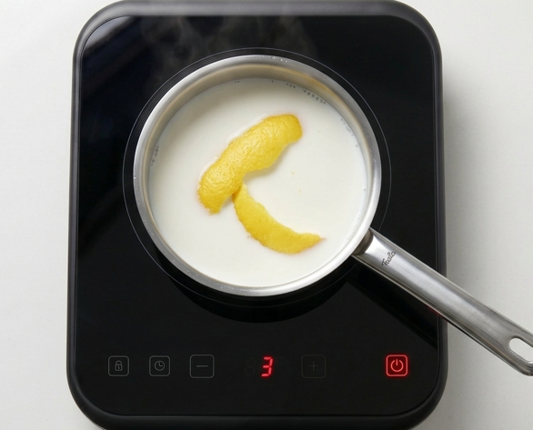 Canónigo lebaniego, merengue caramelizado al horno sobre natillas