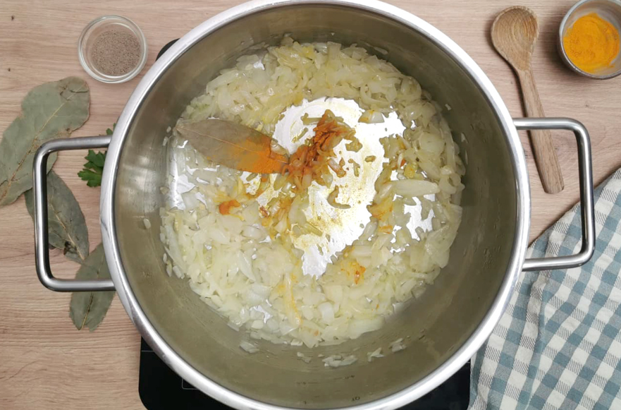 Cazón en amarillo: receta andaluza tradicional fácil y con mucho sabor