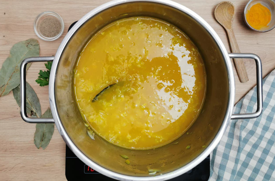 Cazón en amarillo: receta andaluza tradicional fácil y con mucho sabor