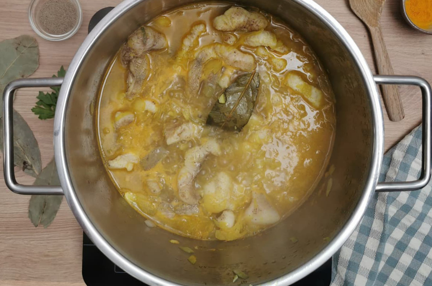 Cazón en amarillo: receta andaluza tradicional fácil y con mucho sabor