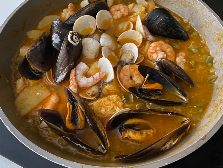 Cazuela de pescado y marisco: receta fácil, casera y llena de sabor tradicional