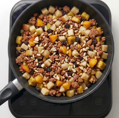 Chiles en nogada, receta poblana con picadillo, capeado y salsa de nuez