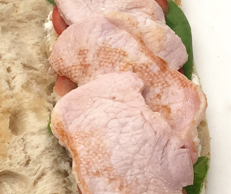 Chivito valenciano. Receta del bocadillo de lomo, bacon, queso y huevo que une Valencia y Uruguay