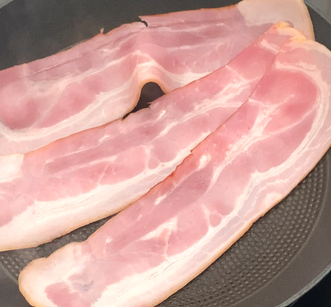 Chivito valenciano. Receta del bocadillo de lomo, bacon, queso y huevo que une Valencia y Uruguay