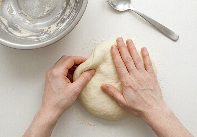Cocarrois mallorquines de verdura, hechos con masa salada