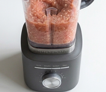 Crema fría de tomate y almendra, a medio camino entre el gazpacho y el ajoblanco