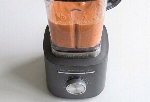 Crema fría de tomate y almendra, a medio camino entre el gazpacho y el ajoblanco