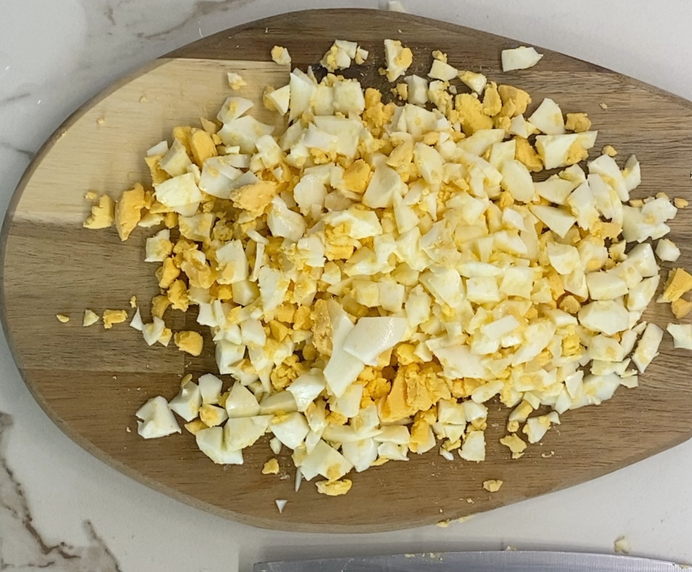 Ensaladilla rusa rápida en olla exprés con mayonesa casera. Receta fácil y cremosa