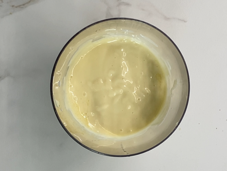 Ensaladilla rusa rápida en olla exprés con mayonesa casera. Receta fácil y cremosa