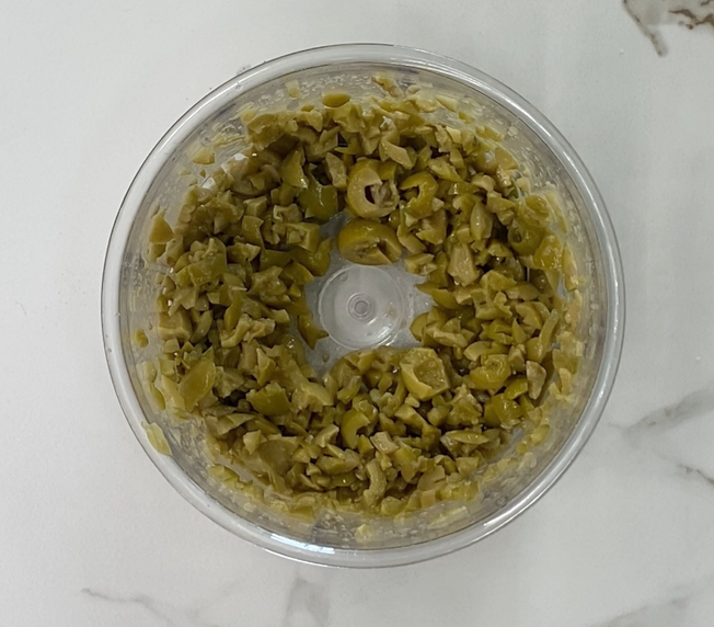 Ensaladilla rusa rápida en olla exprés con mayonesa casera. Receta fácil y cremosa