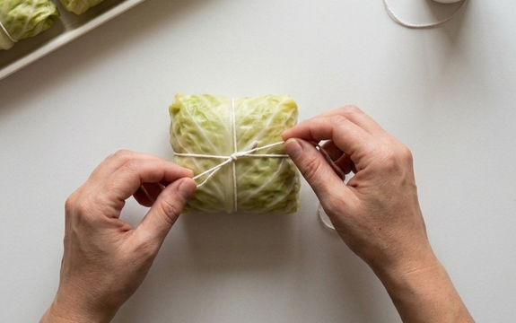 Llom amb col, la receta mallorquina que se cocina en pequeños paquetes