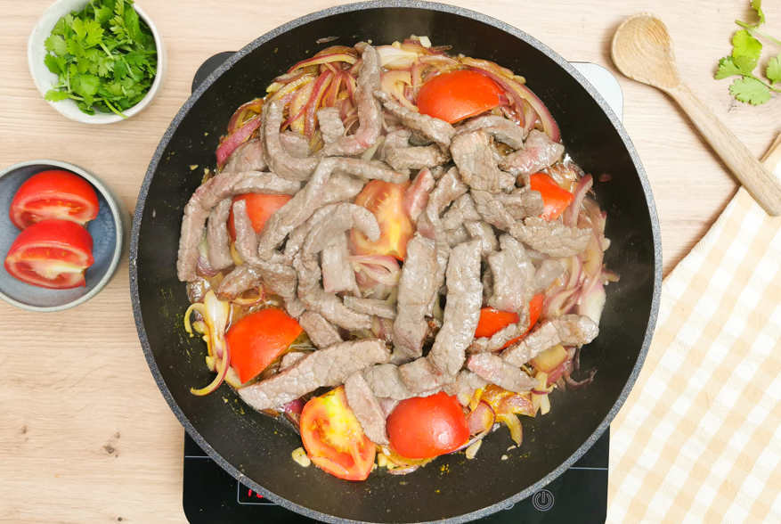 Lomo saltado peruano auténtico: receta fácil, jugosa y con todo el sabor tradicional de Perú