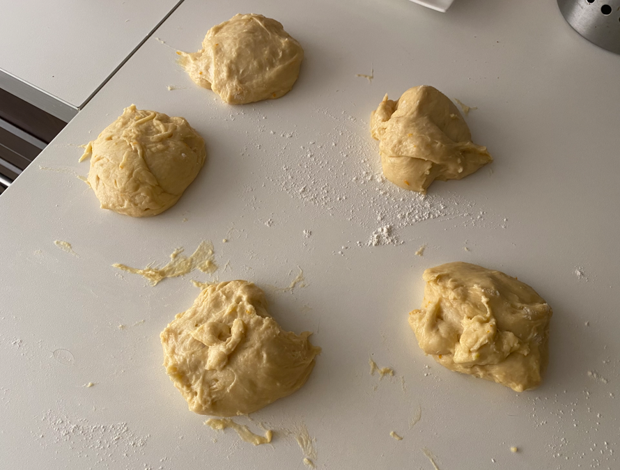 Maritozzi italianos con nata. Receta tradicional del bollo romano más cremoso