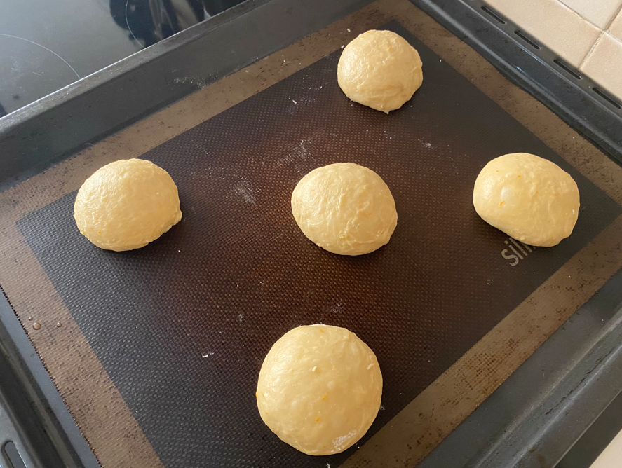Maritozzi italianos con nata. Receta tradicional del bollo romano más cremoso