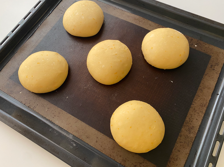 Maritozzi italianos con nata. Receta tradicional del bollo romano más cremoso