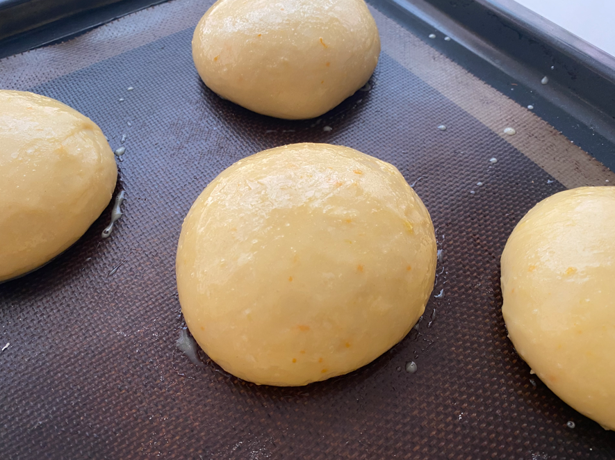 Maritozzi italianos con nata. Receta tradicional del bollo romano más cremoso