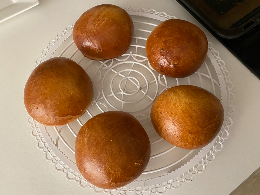 Maritozzi italianos con nata. Receta tradicional del bollo romano más cremoso
