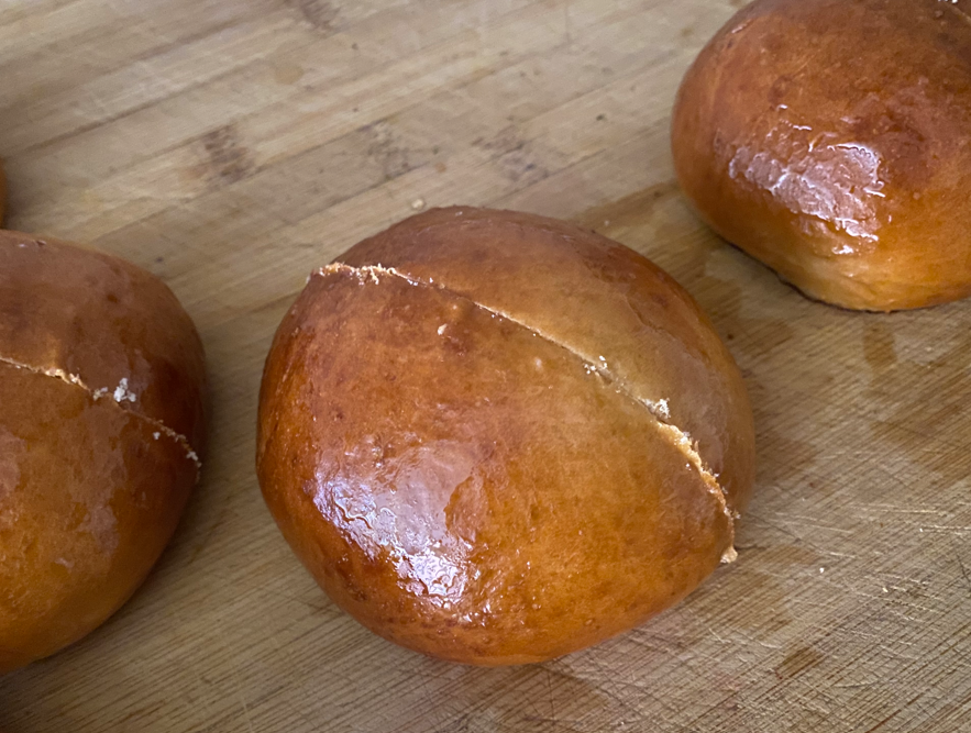 Maritozzi italianos con nata. Receta tradicional del bollo romano más cremoso