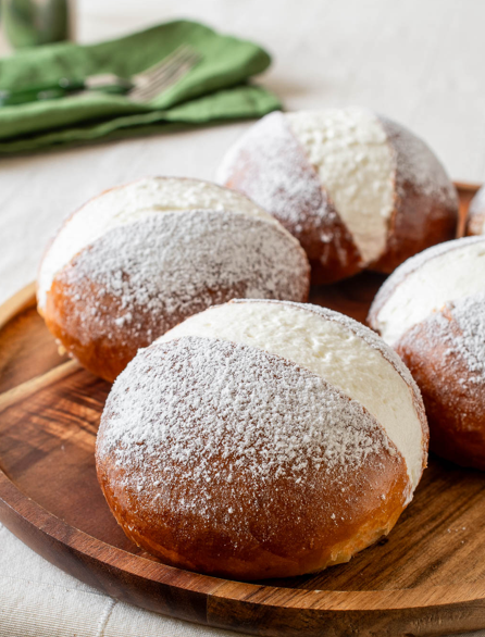 Maritozzi italianos con nata. Receta tradicional del bollo romano más cremoso