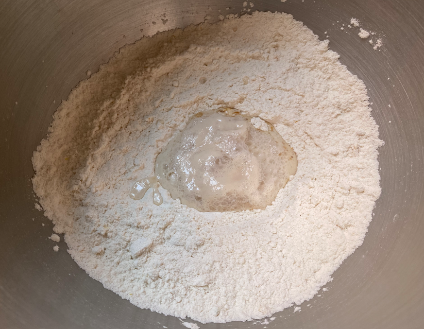 Maritozzi italianos con nata. Receta tradicional del bollo romano más cremoso