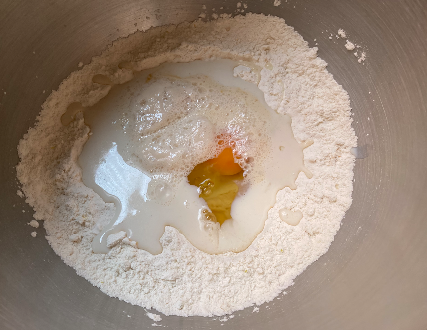 Maritozzi italianos con nata. Receta tradicional del bollo romano más cremoso
