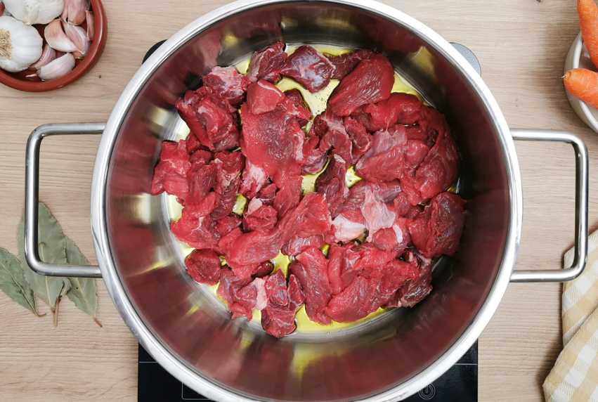 Morcillo o jarrete guisado a la andaluza: receta tradicional con salsa irresistible