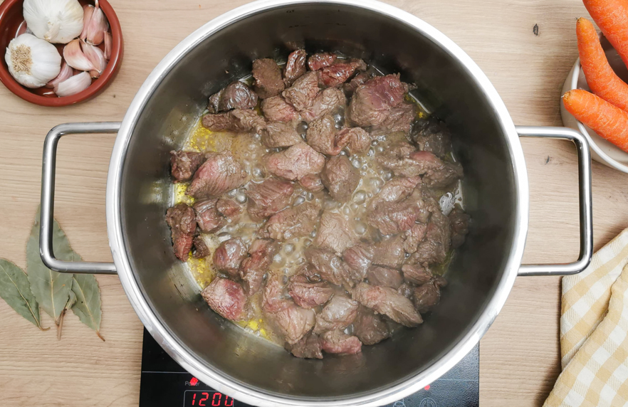 Morcillo o jarrete guisado a la andaluza: receta tradicional con salsa irresistible