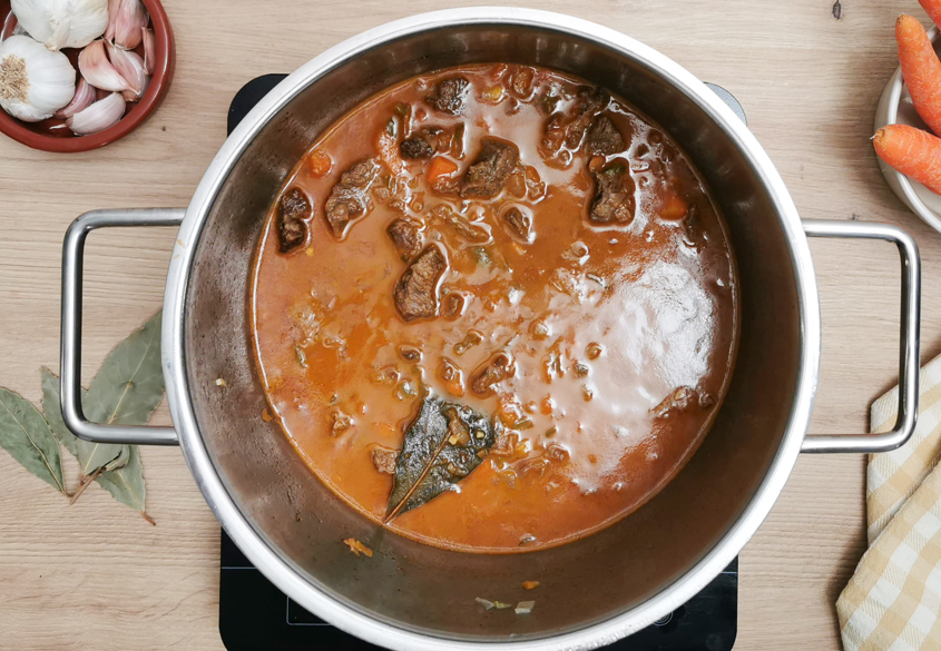 Morcillo o jarrete guisado a la andaluza: receta tradicional con salsa irresistible