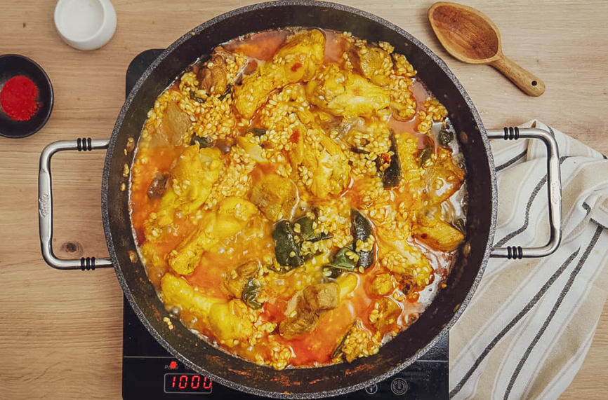 Paella alicantina de carne, con pollo y cerdo