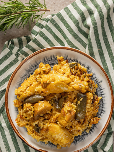 Paella alicantina de carne, con pollo y cerdo