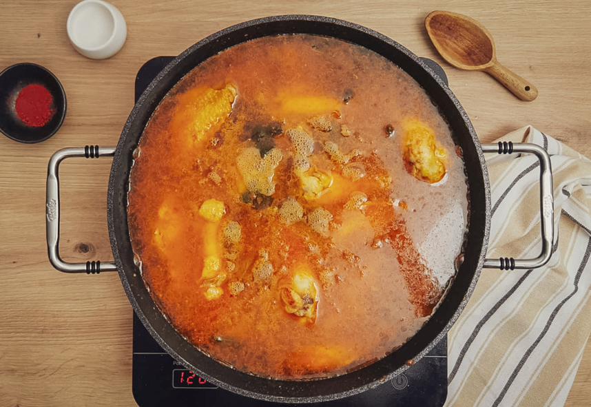 Paella alicantina de carne, con pollo y cerdo